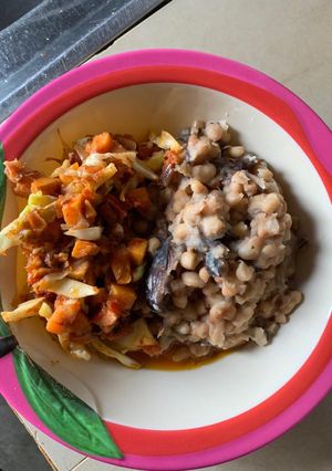 A picture of Plain beans and veggies.