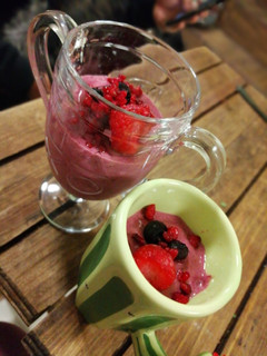 Una foto de Nieve de frutos rojos (saludable y fácil)