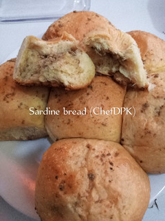 A picture of Sardine bread.