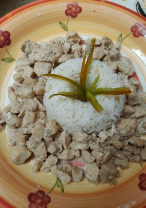 Una foto de Pollo en cubitos y al romero