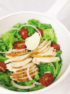 Hình của món Salad gà nướng.