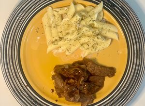 Una foto de Penne rigate con punta de anca