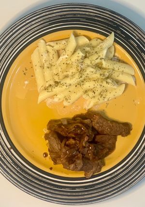 Una foto de Penne rigate con punta de anca