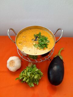 રીંગણ મેથી ની કઢી (Ringan Methi Kadhi Recipe In Gujarati) રેસીપી મુખ્ય ફોટો