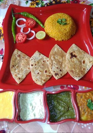 ગુજરાતી થાળી (Gujarati Thali Recipe In English) રેસીપી મુખ્ય ફોટો