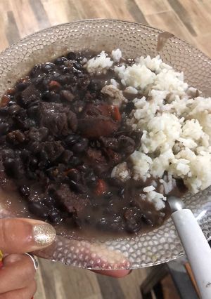 Una foto de Poroteada / porotos negros / feijoada a mi gusto