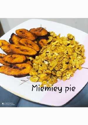 A picture of Fried plantain with scramble egg.