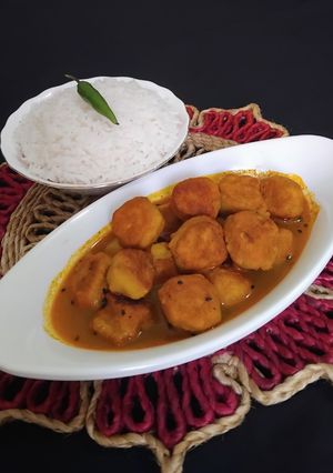 A picture of Bengal Gram Dal Fritters Curry.