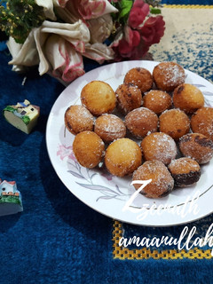 A picture of Fried Doughnut Holes.