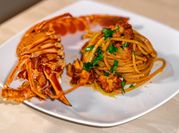 Una foto di sugo con acciughe
