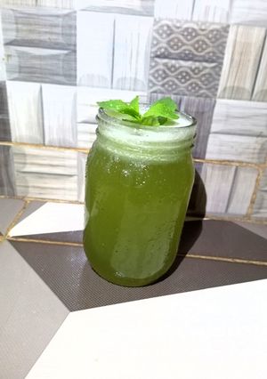 A picture of Cucumber mint drink.