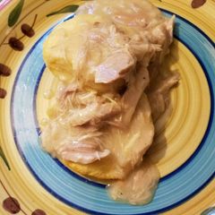 A picture of Chicken Gravy and Biscuits.