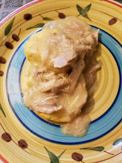 A picture of Chicken Gravy and Biscuits.