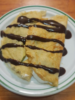 Una foto de Crepas dulces de avena con kiwi y chocolate