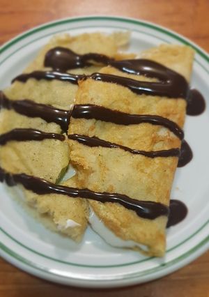 Una foto de Crepas dulces de avena con kiwi y chocolate