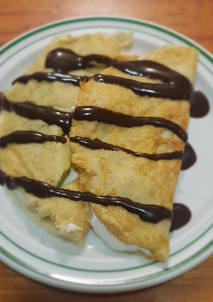 Una foto de Crepas dulces de avena con kiwi y chocolate