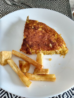 Una foto de Tortilla de papa y carne