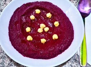 Une photo de Houmous aux betteraves