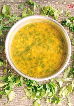 दाल पालक (Dal Palak Recipe in Hindi) रेसिपी मुख्य फोटो