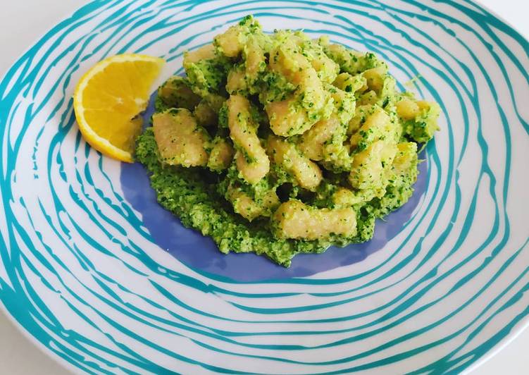 Gnocchi con paprika e pesto di cavolo riccio e arance