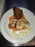 Pollo al horno con crema de zanahoria y papa museline