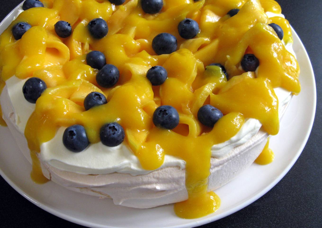 Mango Pavlova