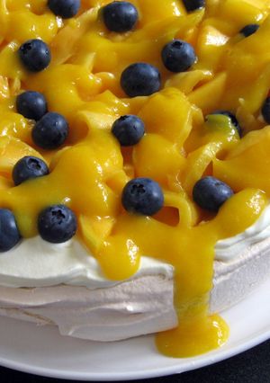 A picture of Mango Pavlova.