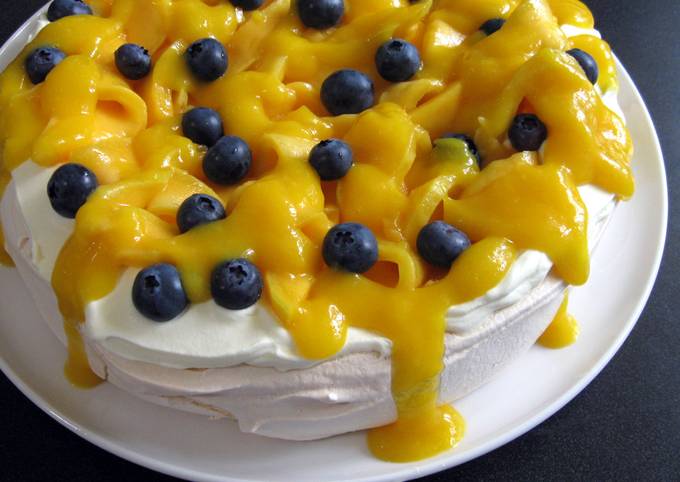 Mango Pavlova