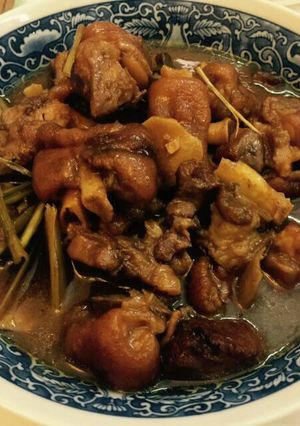 Hình của món Chân giò lợn (heo) nấu giả cầy.