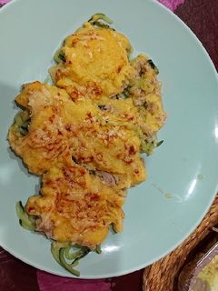 Una foto de Espaguetis de calabacín con crema de calabaza