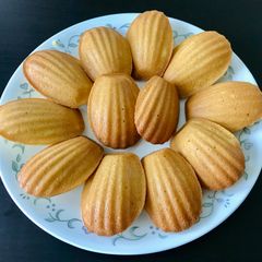 A picture of French Butter Cake (Madeleine).