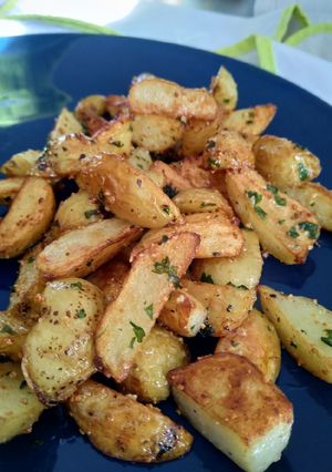 Une photo de Pommes de terre nouvelles, ail et persil