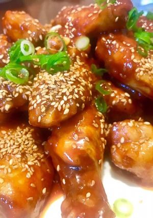 Hình của món Cánh gà cay Hàn Quốc.