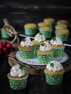 Foto resep Choco Vanilla Cupcake dengan krim karamel (tanpa mixer)