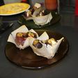 Higos con jamón y queso en pasta wonton