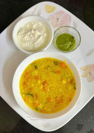 A picture of Dal Khichdi (One Pot Healthy Meal 🥘).