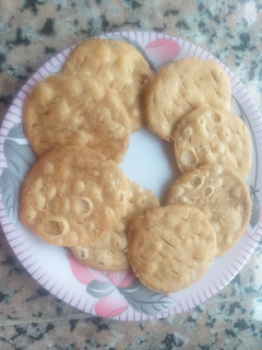 ધંઉ ના લોટ ની ફરસી પૂરી (wheat flour namkeen puri) રેસીપી મુખ્ય ફોટો