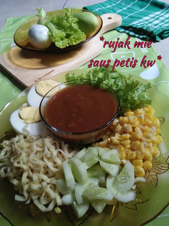 Cara Gampang Membuat Resep rujak mie saus petis kw yang Enak Banget Anti Ribet, Bikin Ngiler