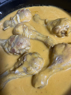 Una foto de Pollo en salsa