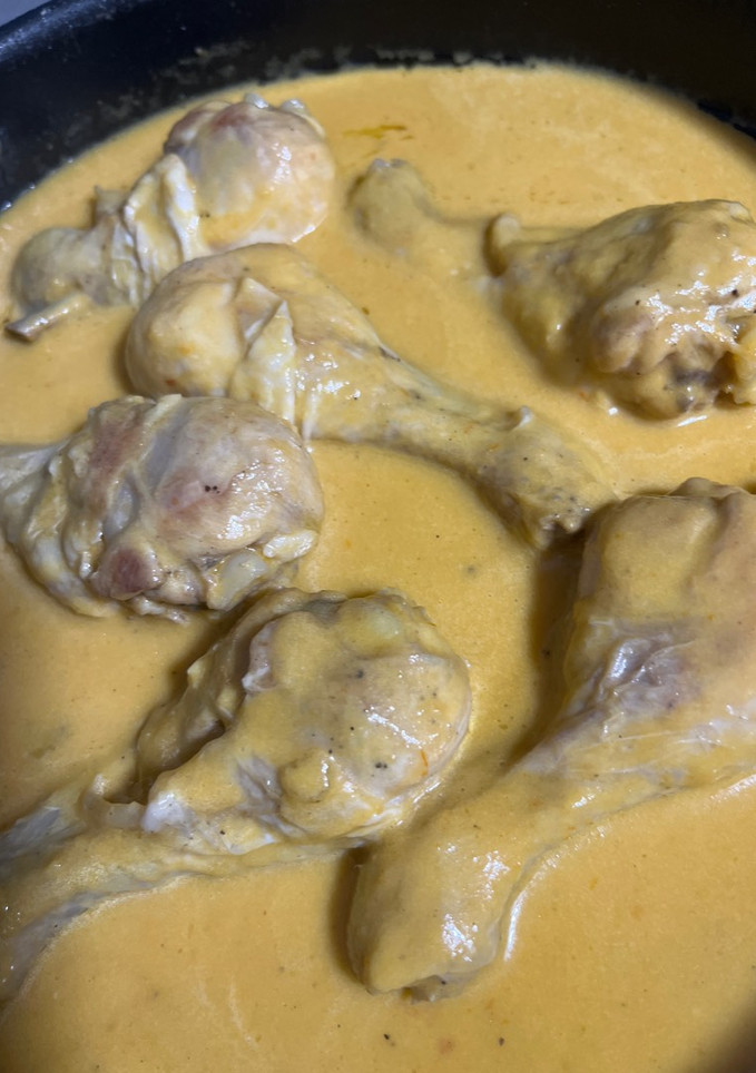 Una foto de Pollo en salsa