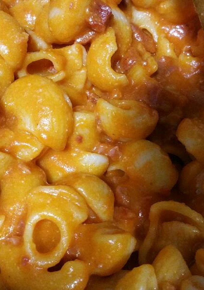 Una foto de Caracolas con T.frito, Chorizo y Jamón