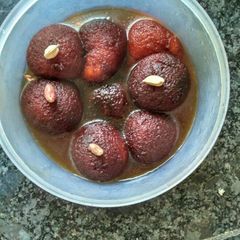 A picture of Gulaab jamun.