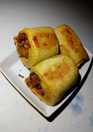A picture of Fish Rolls.