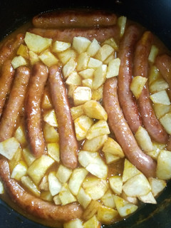 Una foto de Salchichas frescas en salsa