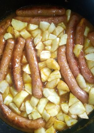 Una foto de Salchichas frescas en salsa
