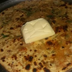 A picture of Mooli Or Dhania ka Parantha.