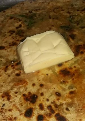 A picture of Mooli Or Dhania ka Parantha.