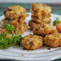 A picture of Perkedel nasi.