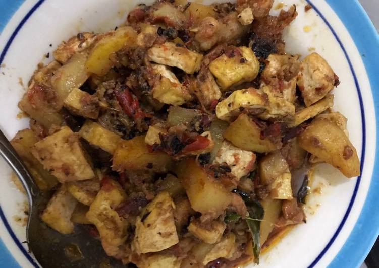 Balado udang tahu dan kentang Balado udang tahu dan kentang