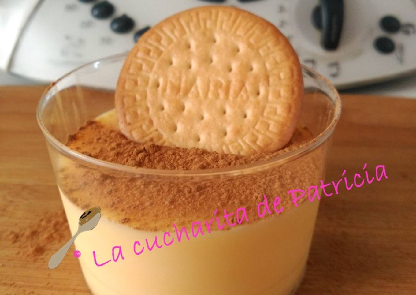 Natillas caseras con canela y galleta